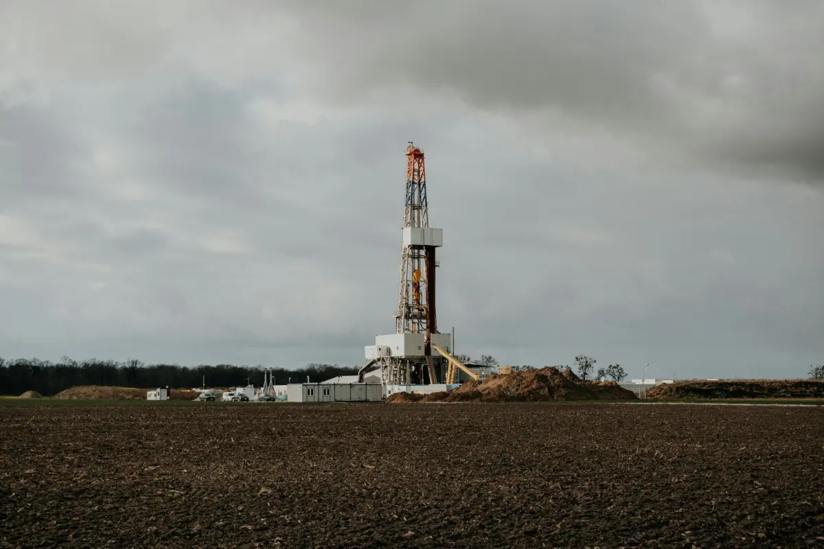 Onshore drilling rig